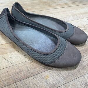 Patagonia Gray and Brown Flats